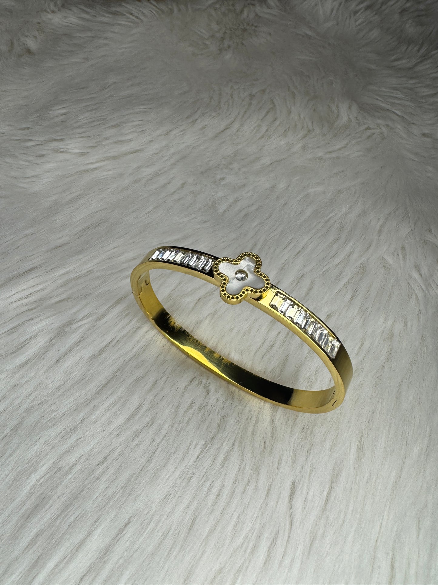 Ellie Clover Bracelet Bangle