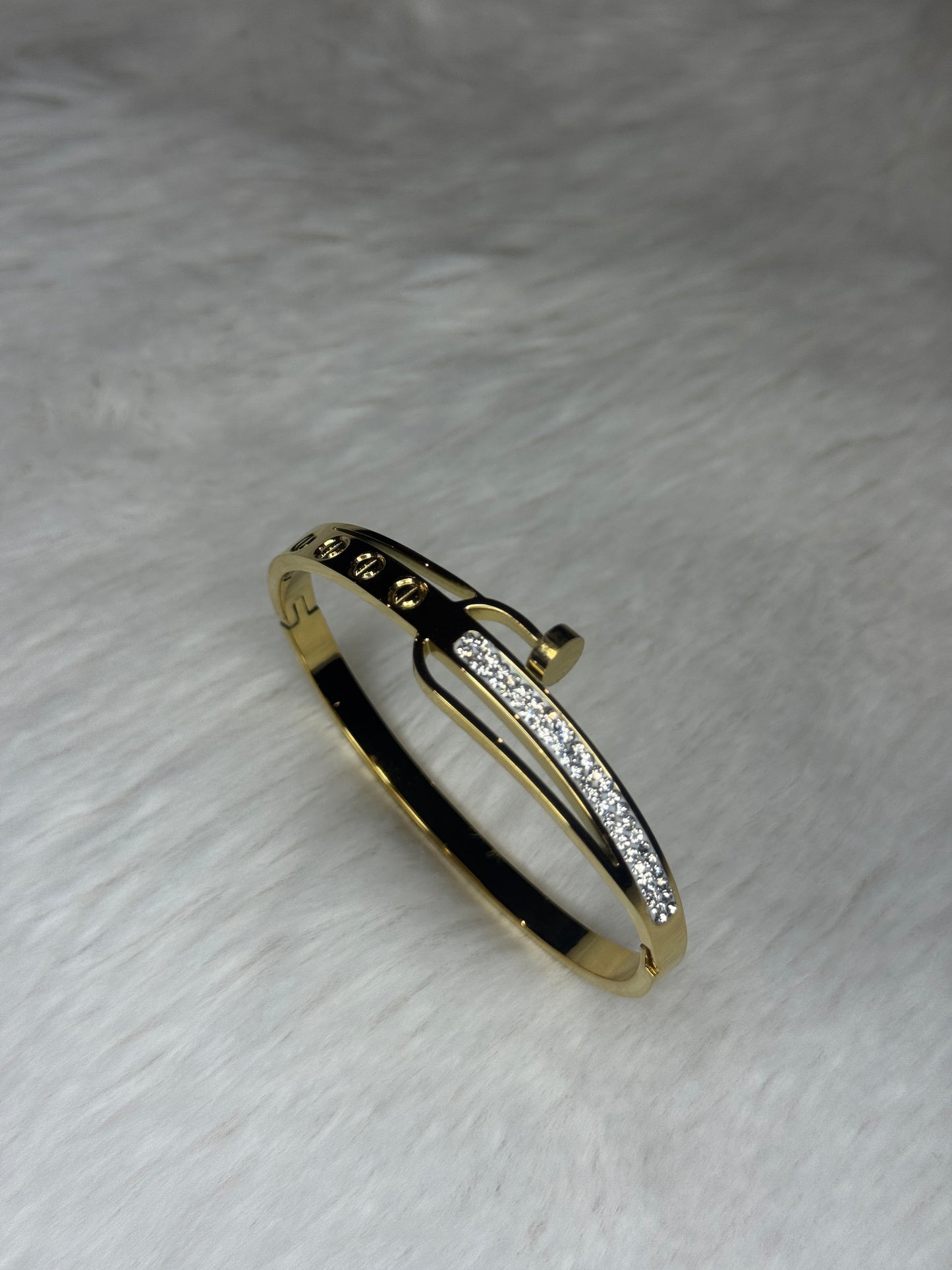 Gleam Lock Bracelet Bangle