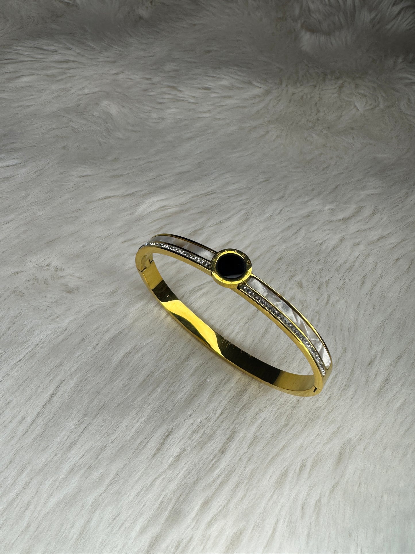 Chrona Noir Bracelet Bangle
