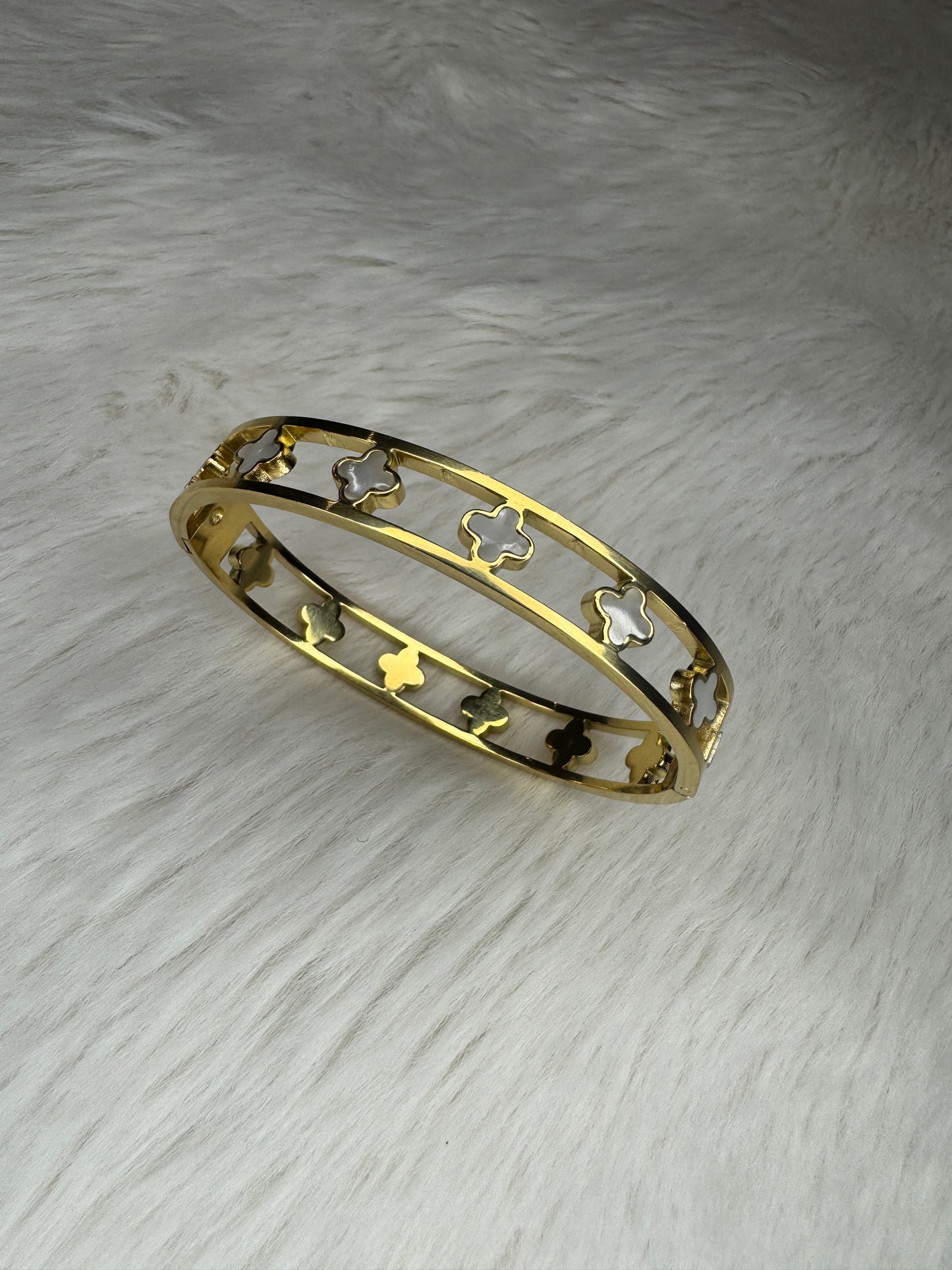 Perle Clover Bracelet Bangle