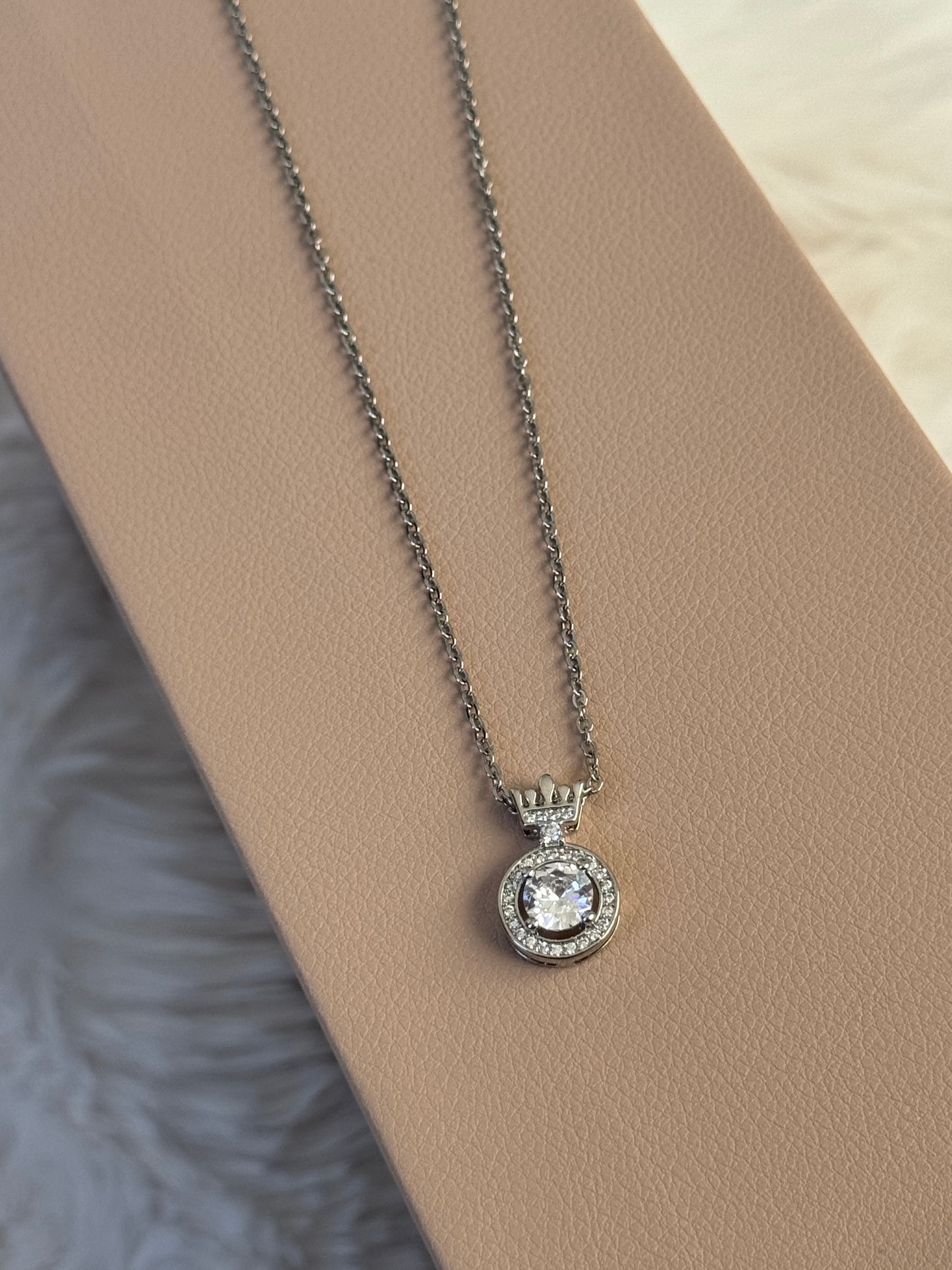 Crown Cut Pendant Necklace