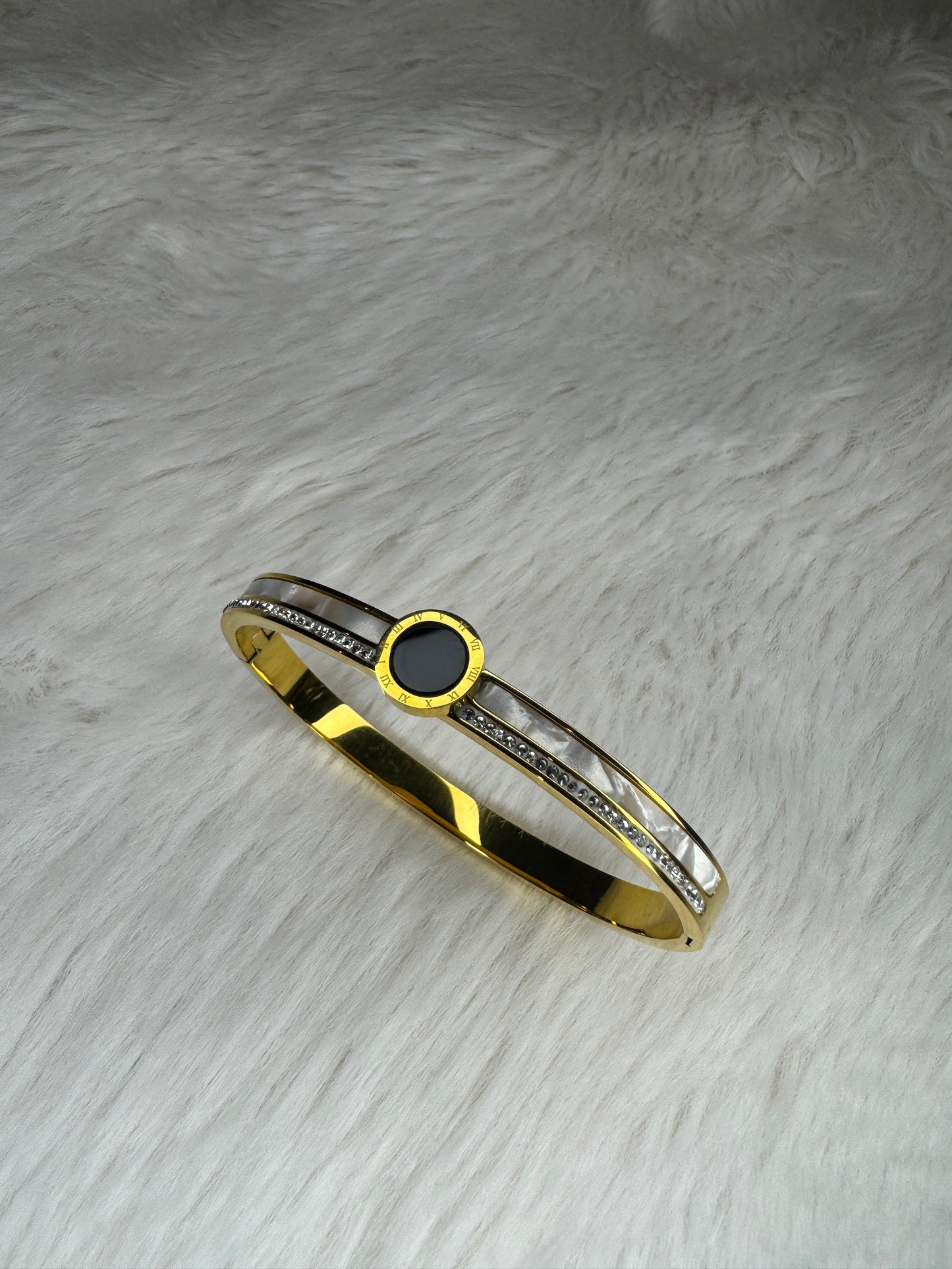 Chrona Noir Bracelet Bangle