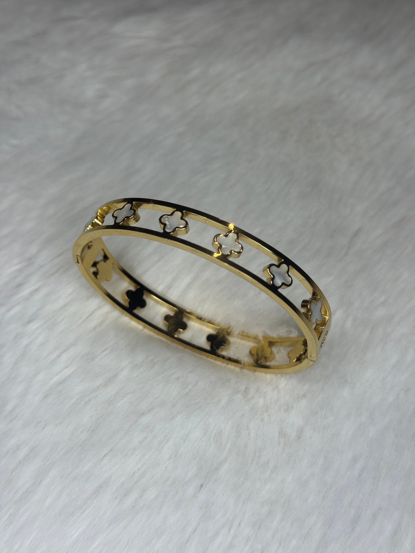 Perle Clover Bracelet Bangle