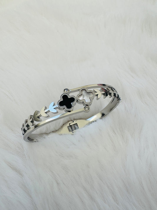Noir & pearl Clover Bracelet Bangle